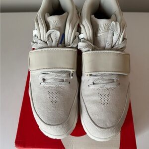 Nike Air TR. V. Cruz Light Bone Mid Top Suede Training Sneakers 777535-003 Men